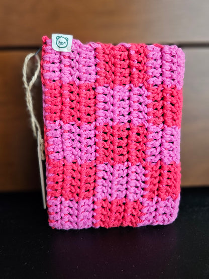 Crocheted Checkered E-Book Sleeve