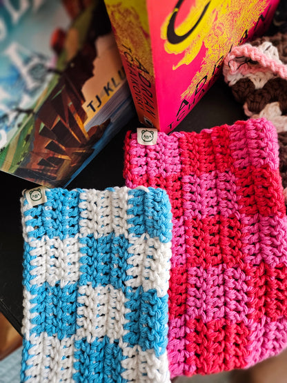 Crocheted Checkered E-Book Sleeve